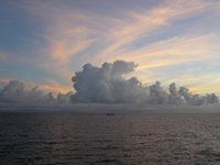 船と雲